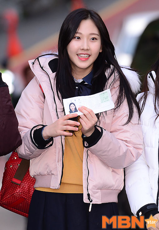 모모랜드 나윤 `수험표 잘 챙겨왔어요` [MBN포토]