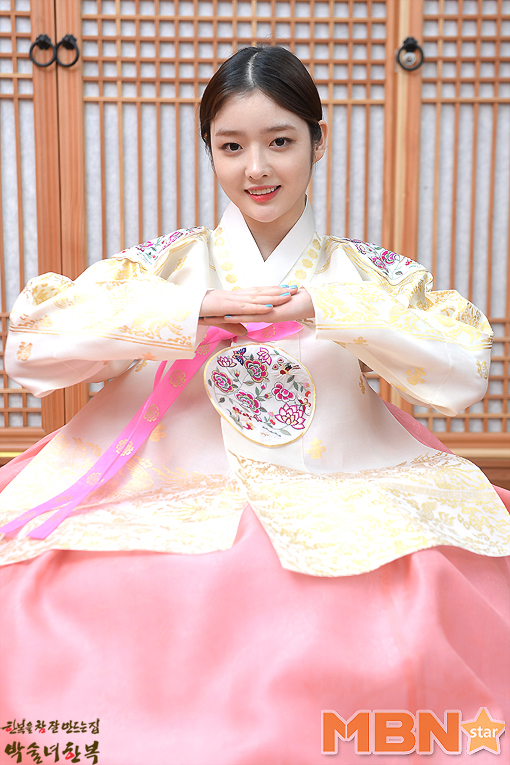 은진 `제 큰절 받으실 분?` [MBN포토]