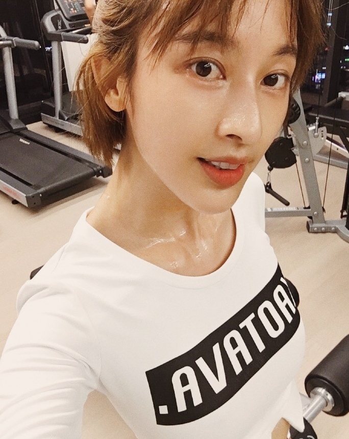 ‘주진모 열애’ 장리, 알고보니 10살 연하 中 롱다리 미녀스타