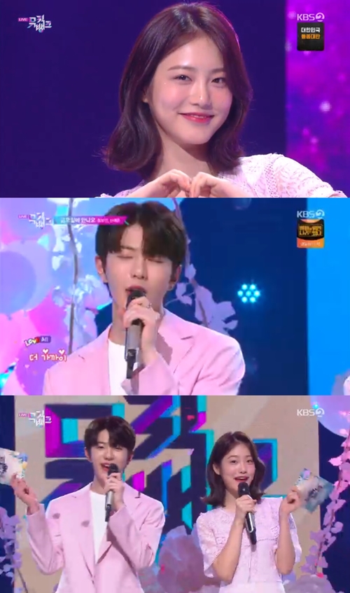 ‘뮤직뱅크’ 새 MC 신예은·보민, 핑크빛 신고식 무대 “금요일에 만나요”