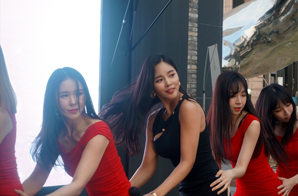 가수 조정민, 광화문 라이브 버스킹 성공적으로 마쳐