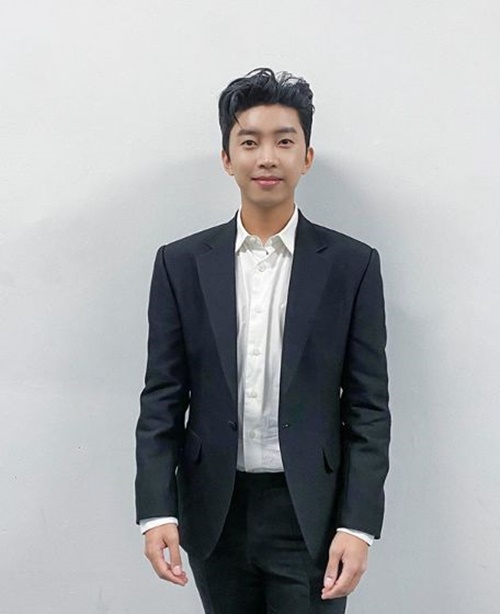 임영웅, ‘HERO’ 다운 훈훈함+수트핏 자랑 “오늘도 건행” [M+★SNS]