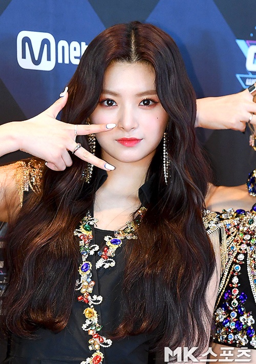 에버글로우 中 멤버 이런, 신장 목화 지지 선언글 게재 논란