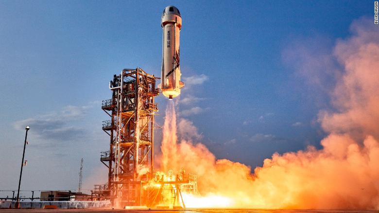 제프 베이조스, 머스크에 달 착륙선 뺏겨…NASA 상대로 고소장