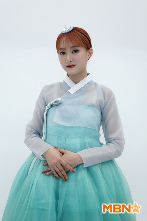 핫이슈 나현 ‘힙한 한복 소화력’[MBN포토]