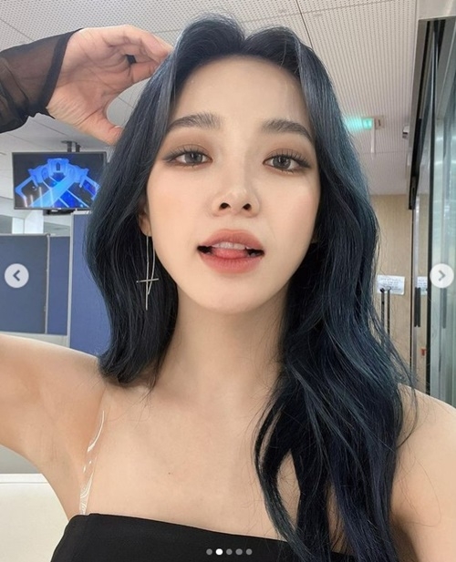 김세정, 치명 섹시美…고혹 비주얼 셀카 공개[M+★SNS]