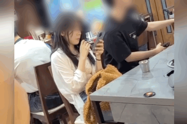 변우석 플래시 경호에 대통령도 저렇게 안 한다 [짤e몽땅]