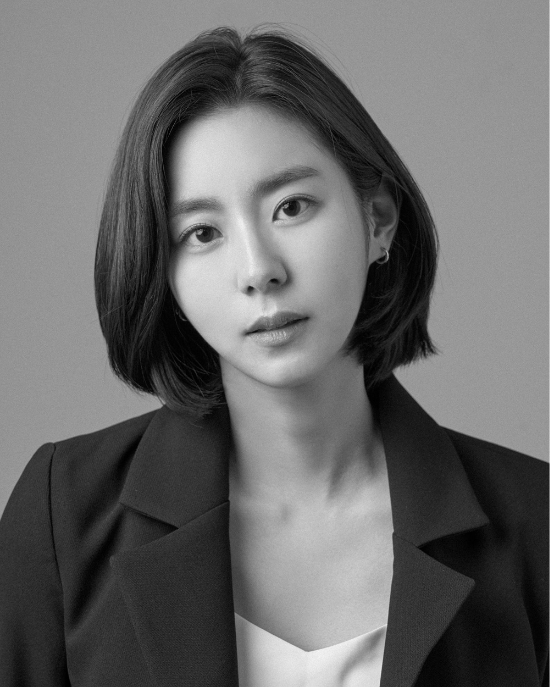 유이, ‘바닷마을 다이어리’로 연극 무대 성공적 데뷔…무한한 연기 스펙트럼