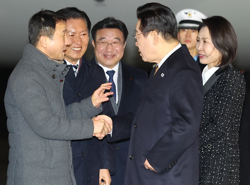 이 대통령, 서울 도착…외교전략·국내 정국 구상