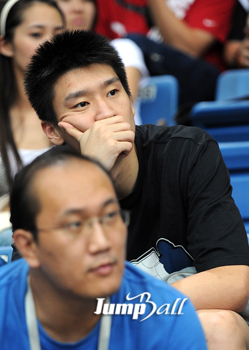[FIBA ASIA] 진지하게 경기관람중인 순예