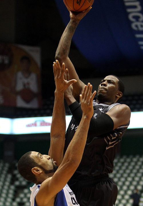 KT, 개막 2연승 질주! 관련자료 2