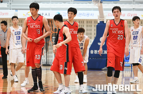 울산 모비스,  전주 KCC를 68-65로 승리