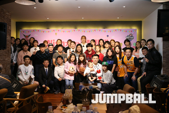 “30만원!”, “주문한 음료 나왔습니다” W카페에서 생긴 일