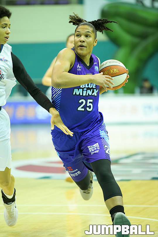 ‘세계 최고’ WNBA 선수들, 대우는 좋지 않아