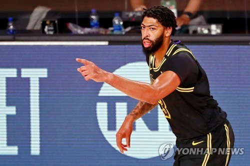 [NBA PO] AD-르브론 62득점 합작 LAL, 휴스턴 꺾고 시리즈 원점