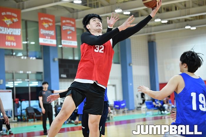 [JB포토] 경력선수 이채훈의 골밑 공격
