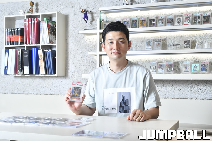 [매거진] ‘레가시 스포츠카드샵’ 박지환 사장의 취미가 직업 된 사연