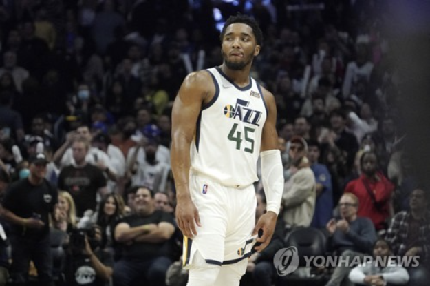 [NBA] 유타 단장 “도노반 미첼 트레이드는 없다”