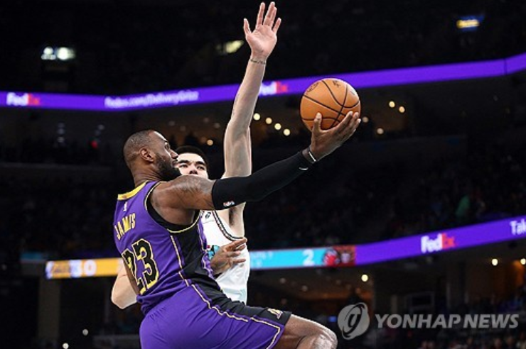 [NBA] 39점 대폭발에도 웃지 못한 르브론…LAL, 모란트 앞세운 멤피스에 대패
