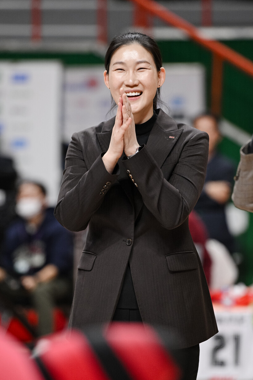 챔프전 진출한 박정은 감독, “약속의 땅 우리의 홈 믿었다”