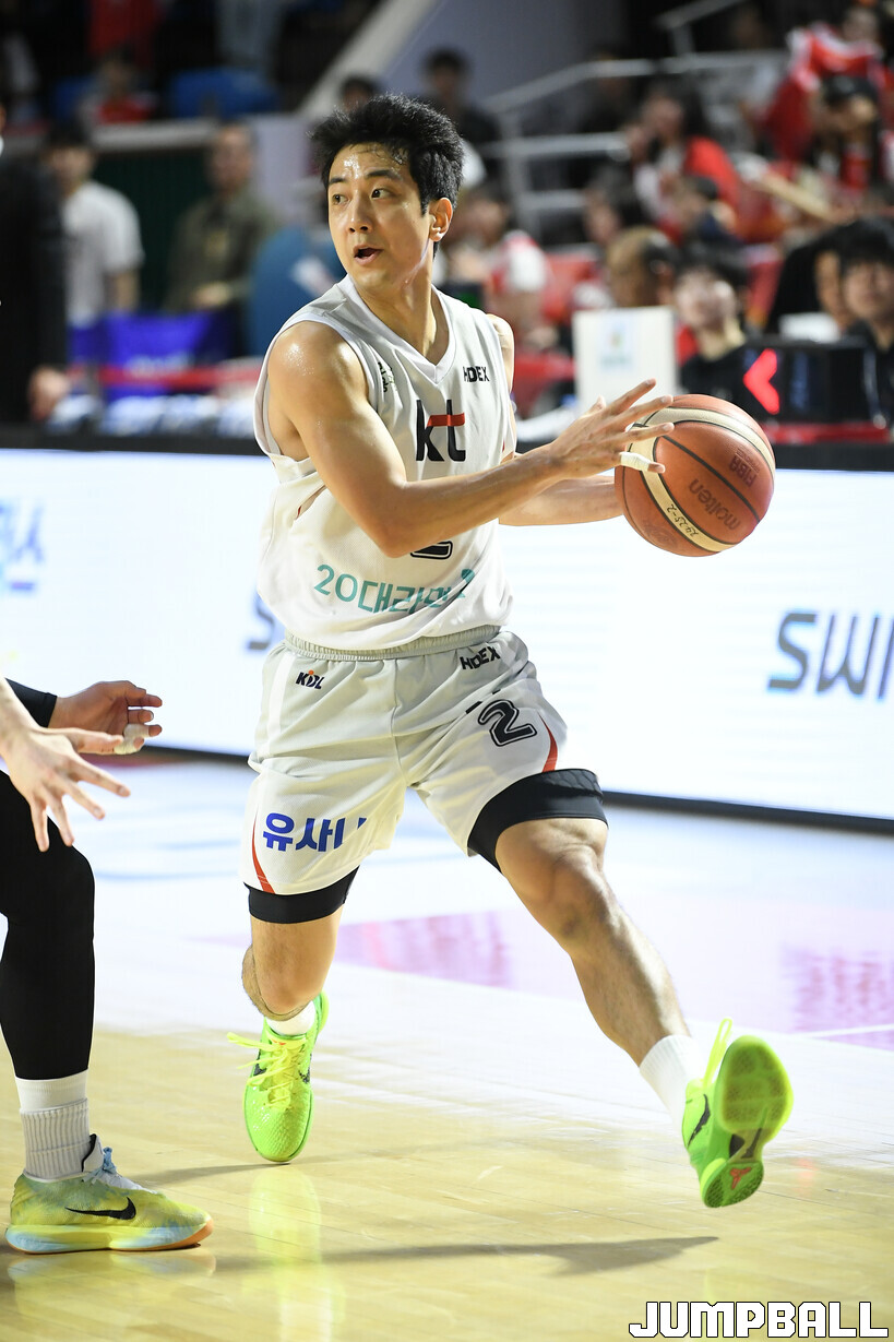 [4강 PO] 자밀 워니 23점 SK,65-61로 4강 PO 1차전 KT에 승리