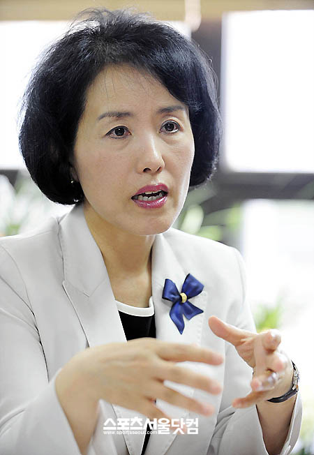 선진당 박선영 의원 20년간 셀프 이발... 가난 덕에 이사의 달인 됐다