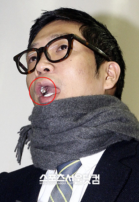 [현장포토] 진땀나고 눈물젖고…엠씨몽, 시끌벅적 법정출두