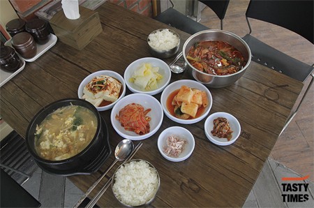 [tasty times] 계곡에서 즐기는 칼칼한 ‘육개장’ 한 그릇, 수유동 ‘샘터마루’