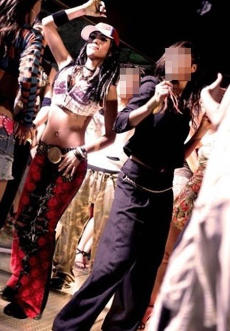 배꼽티에 파격 헤어…황정음, 클럽사진 신났네