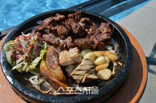 [고기박사 최계경의 육도락기행]돼지고기의 천국 제주도 삼합