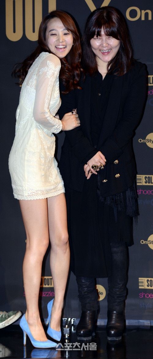 [SS포토]솔드아웃 윤승아, 실장님 얼굴도 작아요!