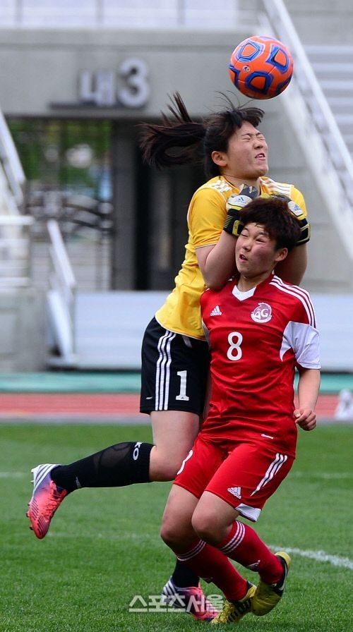 [SS포토]충돌하는 골키퍼,'다치진 말아줘'