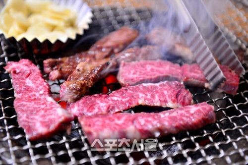 [고기박사 최계경의 육도락기행]=경주 천북화산숯불단지 황금소 숯불
