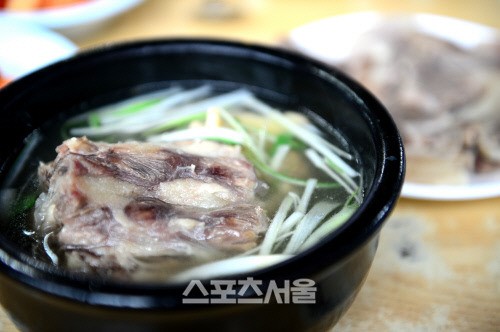 [고기박사 최계경의 육도락기행]=꼬리곰탕의 60년 전문점, 영등포 덕원식당.