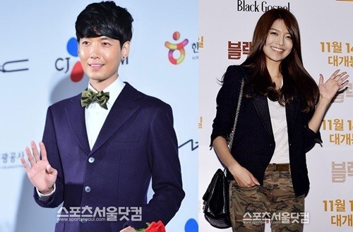수영 정경호 1년째 열애 중?…양측 