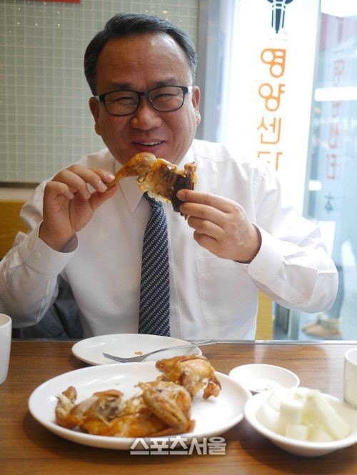 [고기박사 최계경의 육도락 기행]대한민국 통닭 일번지 명동 영양센터 본점.