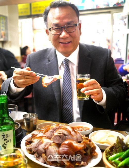 [고기박사 최계경의 육도락기행]쫀득하고 촉촉한 맛, 안주와 야식의 절대 강자 중앙왕족발