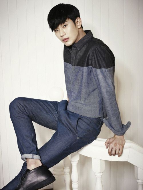 [스타포토]김수현,대륙사로잡은 섹시 데님룩 종결자