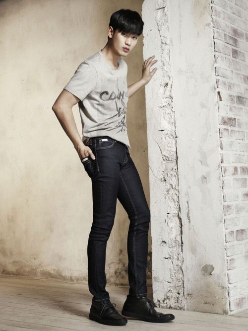 [스타포토]김수현,대륙사로잡은 섹시 데님룩 종결자