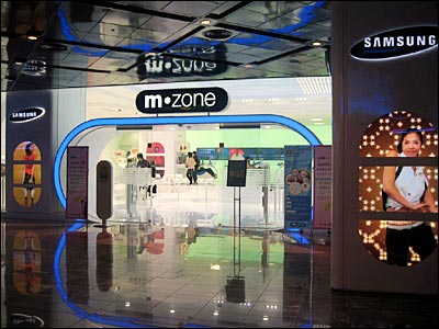 삼성 코엑스몰 지하 존의 천국...시선잡는 첨단 대형 부스
