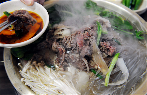 [김형우 기자의 군청앞 맛집] 영덕 아성식당 한우 불고기