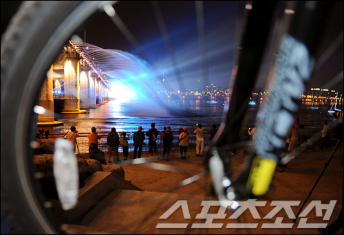 [이슈+] 한강 자전거길..기하급수적으로 늘어나는 자전거길