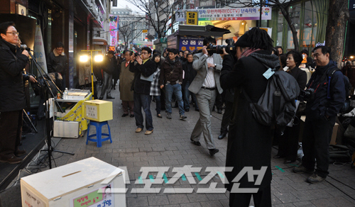 [T-뉴스 현장출동] 7년만에 명동 재입성 수와진 길거리 콘서트