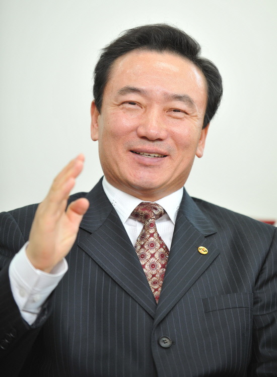 호식이 두 마리 치킨 한번 인연이 계속 이어지며 성장