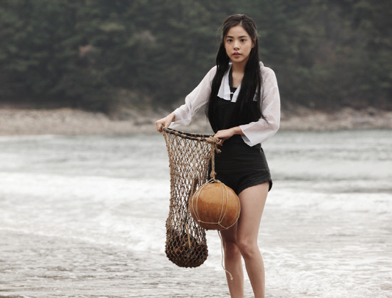 민효린, 해녀 변신 고혹적 자태에 男心 흔들