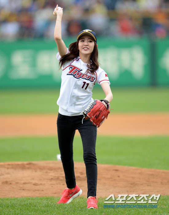 [포토] 이세은, 광주구장에서 떨리는 시구~