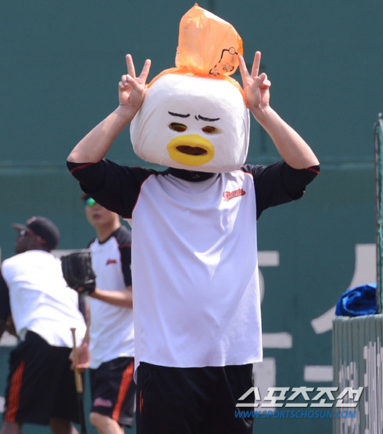 [포토] 롯데 강민호 내가 원조 부산 갈매기
