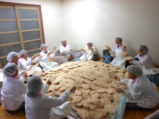 지리산 자락 운봉 행정마을 수제 콩유과 인기!