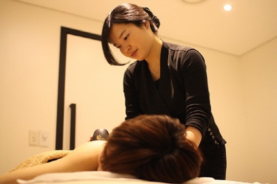 뽀얀 피부-작은 얼굴 만들기 비결은?