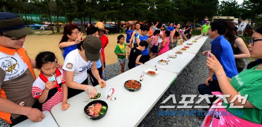 [포토] 포트럭 파티, 준비한 음식들을 나눠 먹어요~